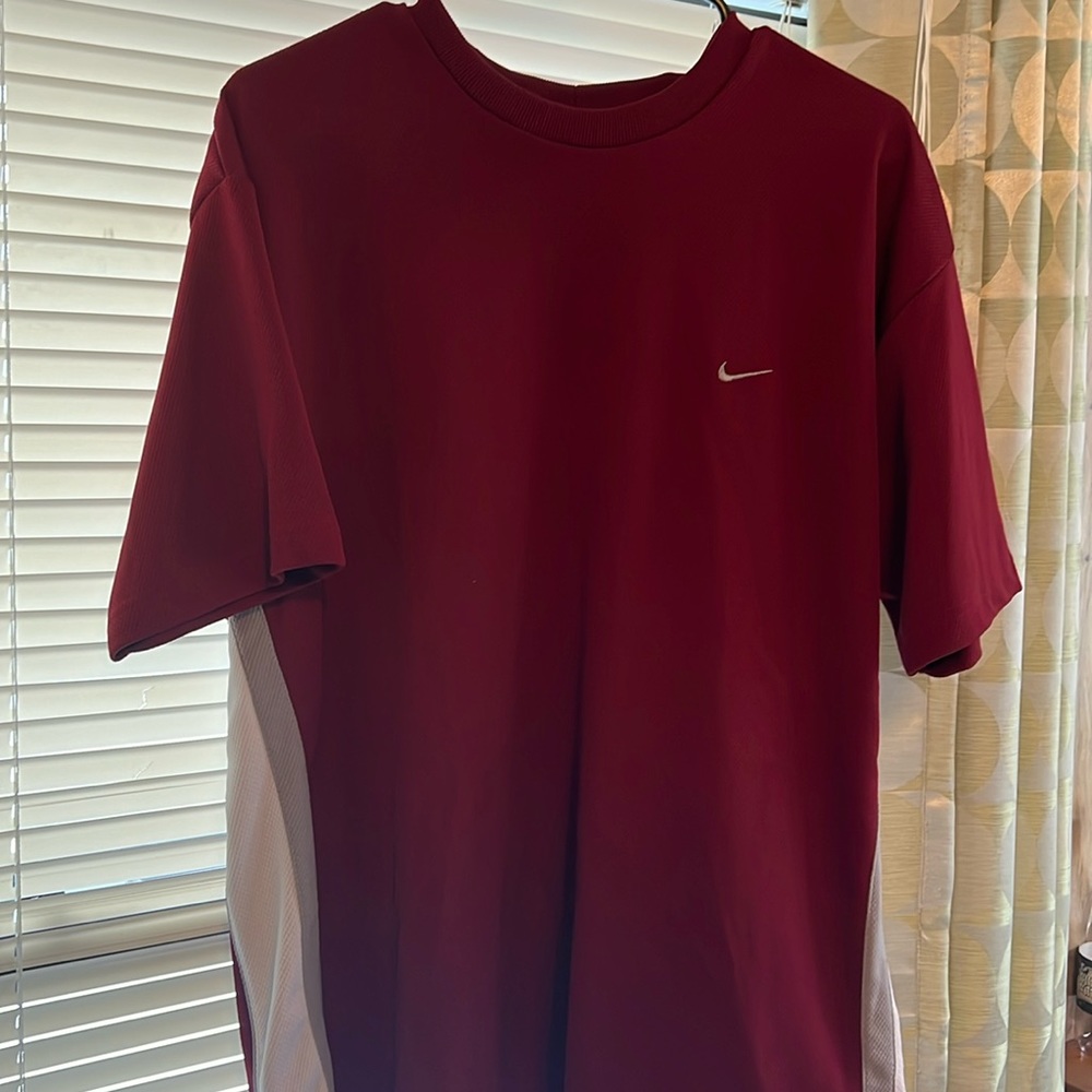 Nike maroon top size xl